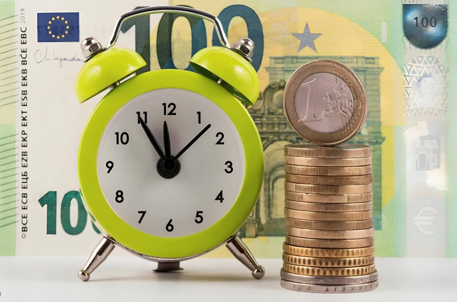 Sanierungswelt - Immobilien - Wecker mit Münzen